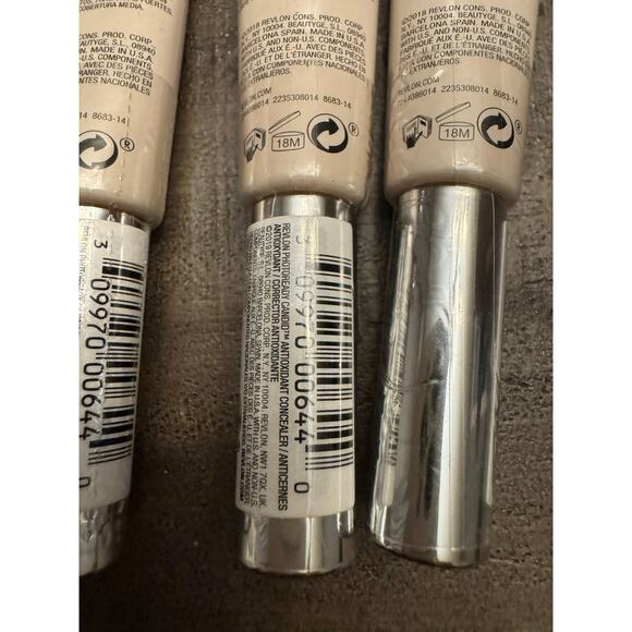 Revlon Photoready Candid Antioxidant Concealer #060 0.34 Fl. Oz /10ml Set of 4 - Picture 5 of 6